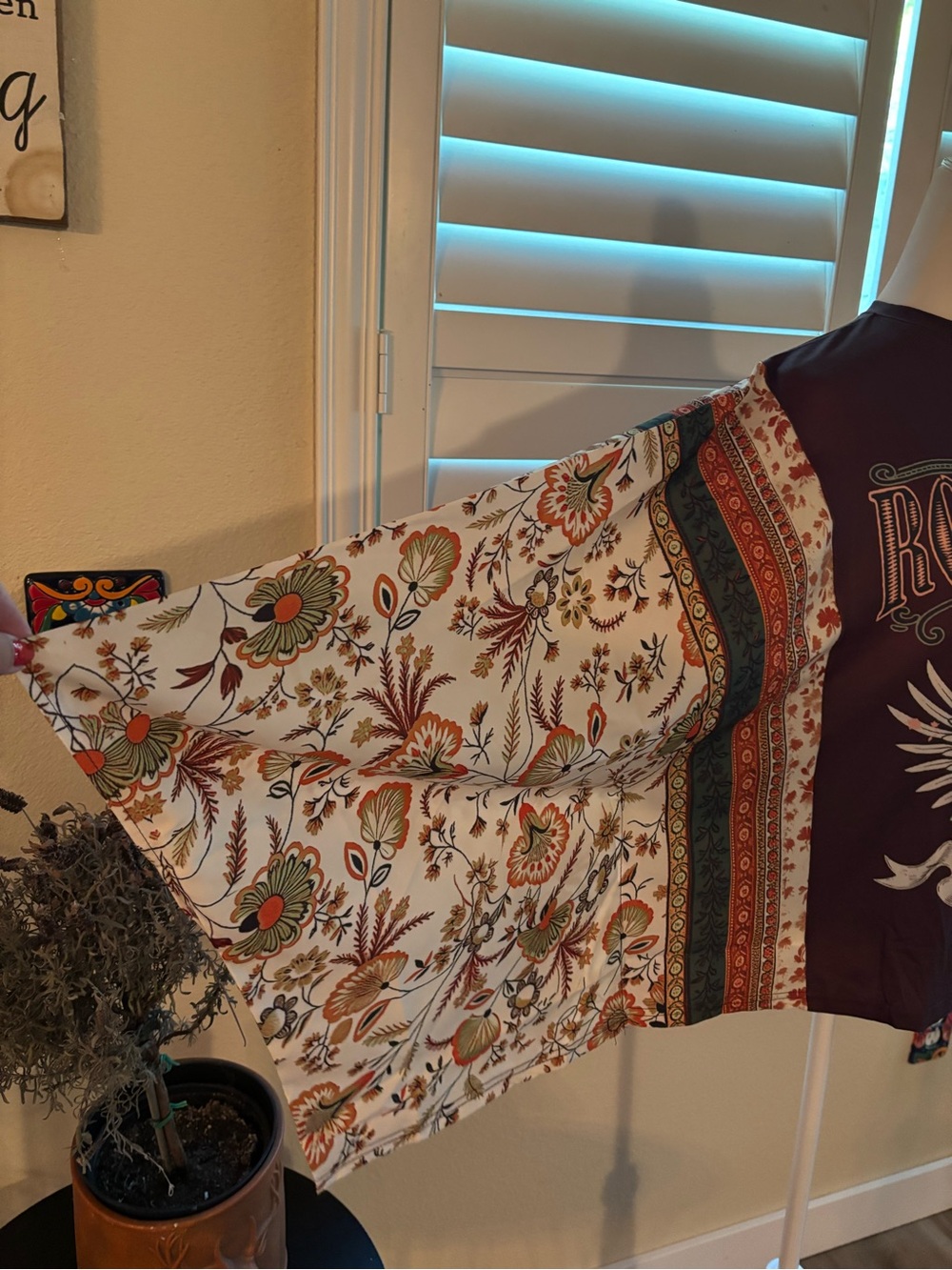 Rock & Roll Graphic Pullover Top in Deep Burgundy Bat Wing - Picture 2 of 4